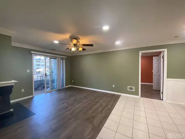 2203 Candlelight CT, Helmetta, NJ 08828