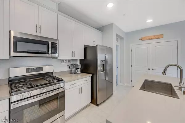 305 Crescent Verse Street, Henderson, NV 89015