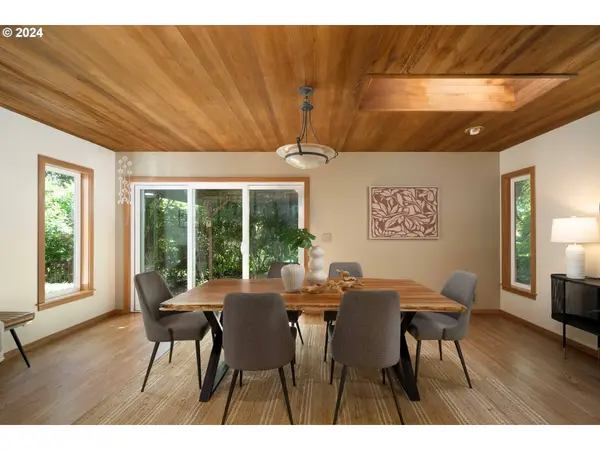 1612 SW UPLAND DR, Portland, OR 97221