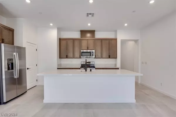 10135 Evergreen Pine Street, Las Vegas, NV 89166