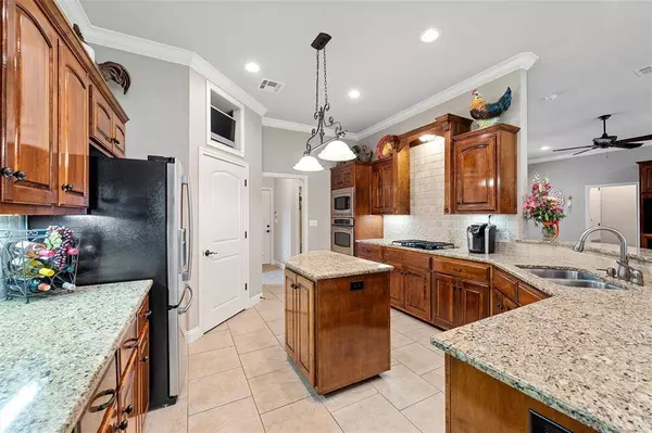 413 Northridge Circle, West, TX 76691