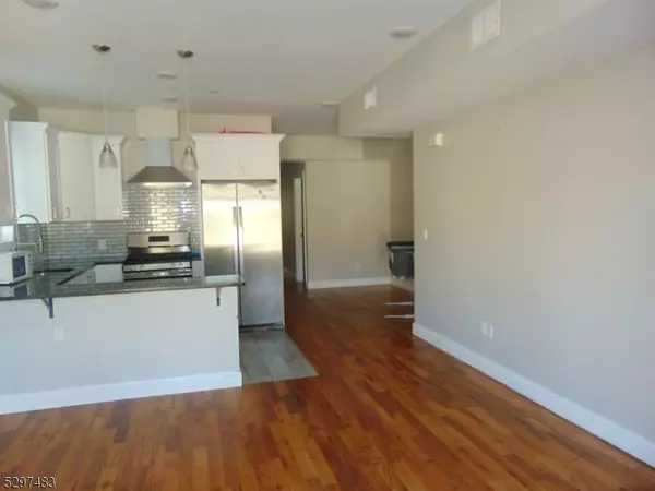 108 Mill St, Paterson City, NJ 07501