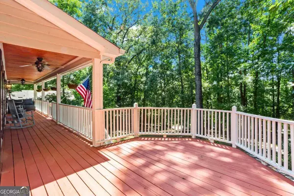 577 Lakeshore DR, Berkeley Lake, GA 30096