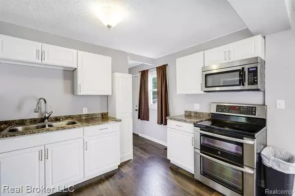 1482 ALBERTA Avenue, Burton, MI 48509