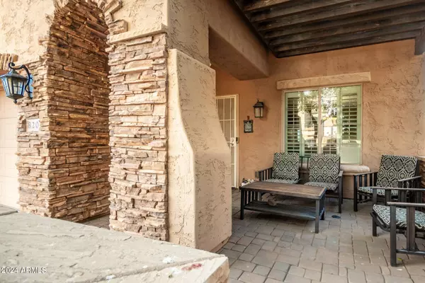 820 E SUN VALLEY FARMS Lane, San Tan Valley, AZ 85140