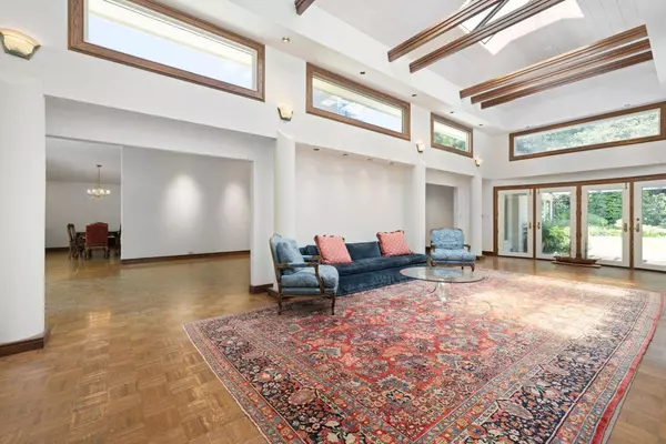 3221 Sierra Oaks DR, Sacramento, CA 95864