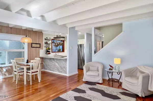 1286 SW Meadow LN, Depoe Bay, OR 97341