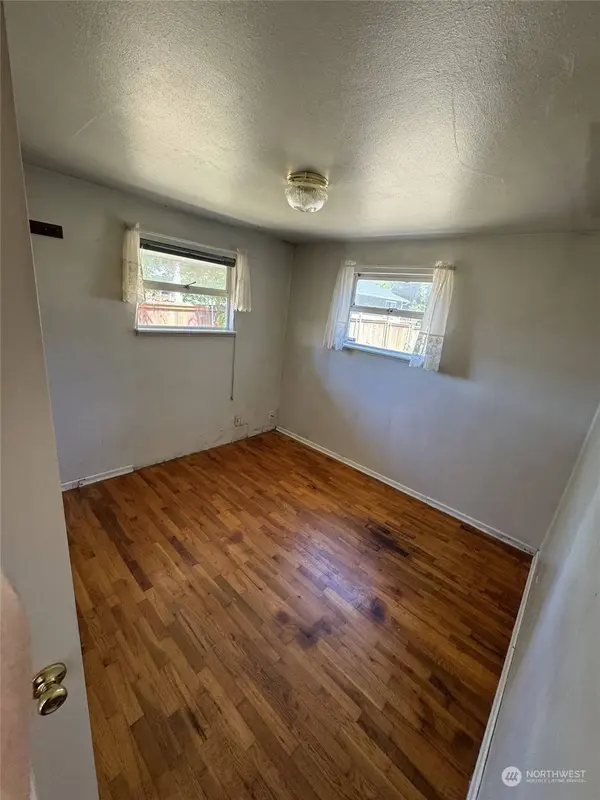 2610 SW 110th ST, Seattle, WA 98146
