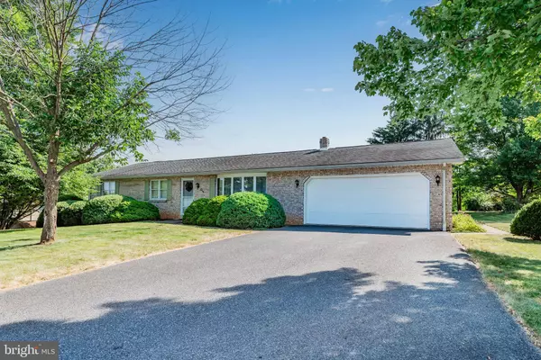 10 ENCK DR, Boiling Springs, PA 17007