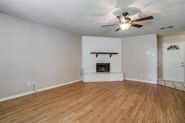 540 Edwards Drive, Saginaw, TX 76179