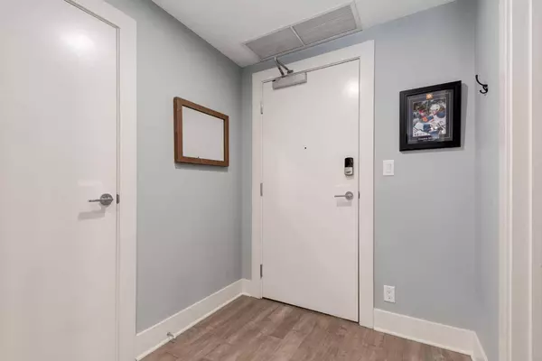 46 9 ST NE #106, Calgary, AB T2E 7Y1