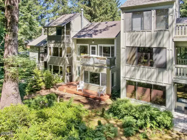 1286 SW Meadow LN, Depoe Bay, OR 97341