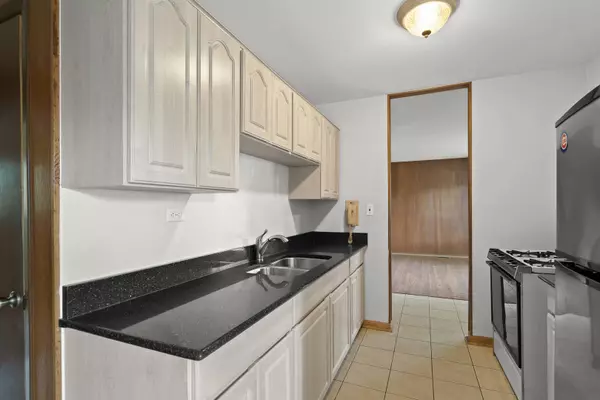 253 E Jeffery Avenue, Wheeling, IL 60090