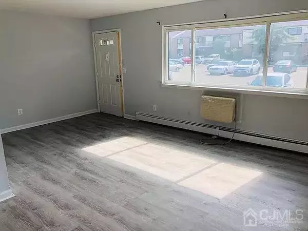 623 Cricket LN, Woodbridge Proper, NJ 07095