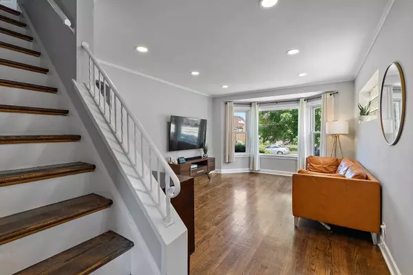 5304 N Moody AVE, Chicago, IL 60630