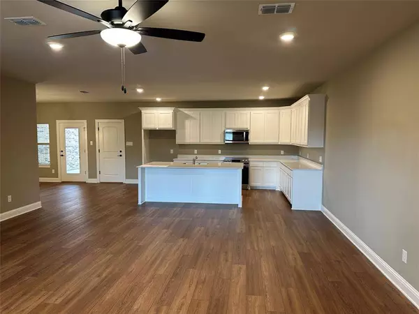 802 Alamo Lane, Garland, TX 75040