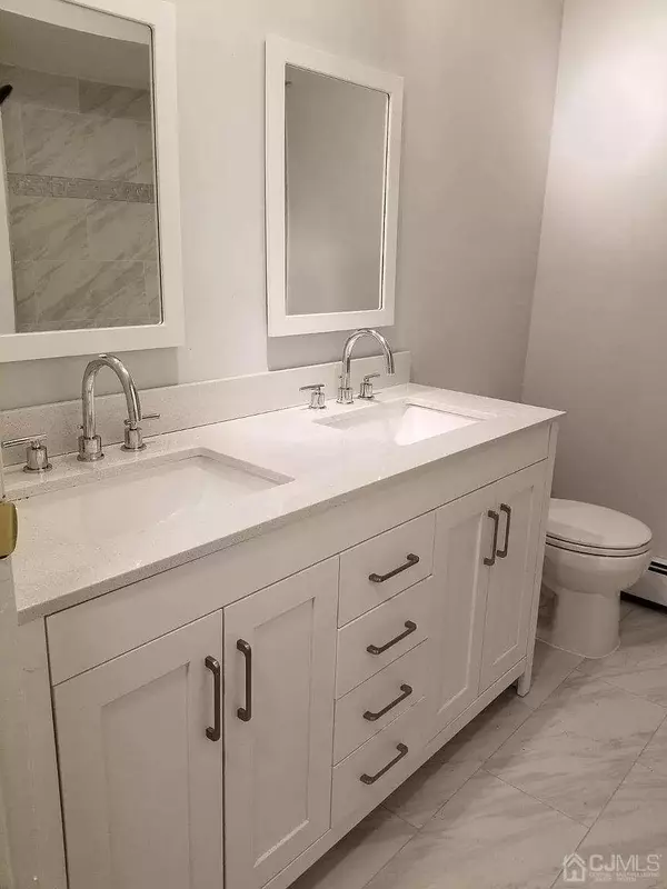 623 Cricket LN, Woodbridge Proper, NJ 07095