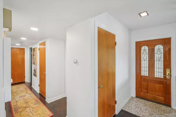 5406 ARROWHEAD DR, San Antonio, TX 78228-1807