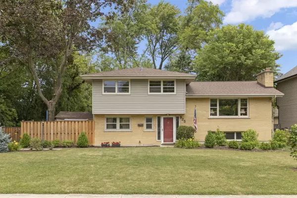 925 Arbor Avenue, Wheaton, IL 60189