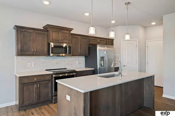 7705 N 108th Street, Omaha, NE 68142