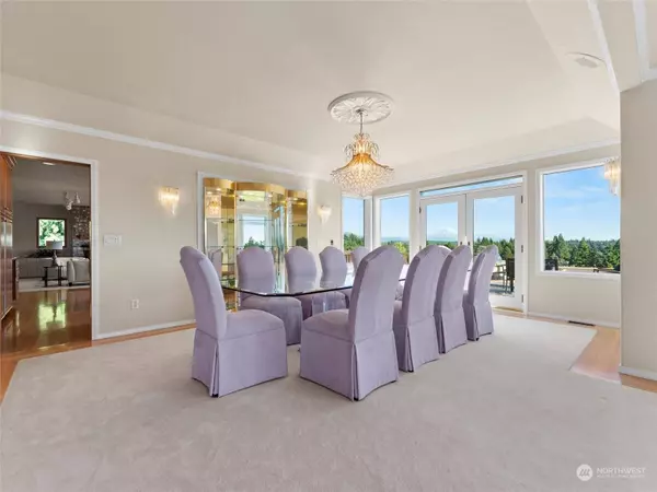 23633 SE 221st ST, Maple Valley, WA 98038