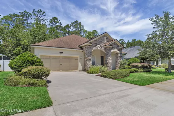 2066 CLUB LAKE DR, Orange Park, FL 32065