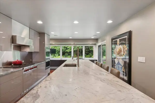 940 Brittany RD, Highland Park, IL 60035