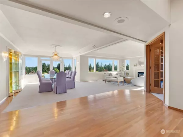 23633 SE 221st ST, Maple Valley, WA 98038