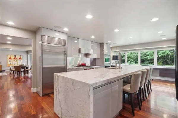 940 Brittany RD, Highland Park, IL 60035