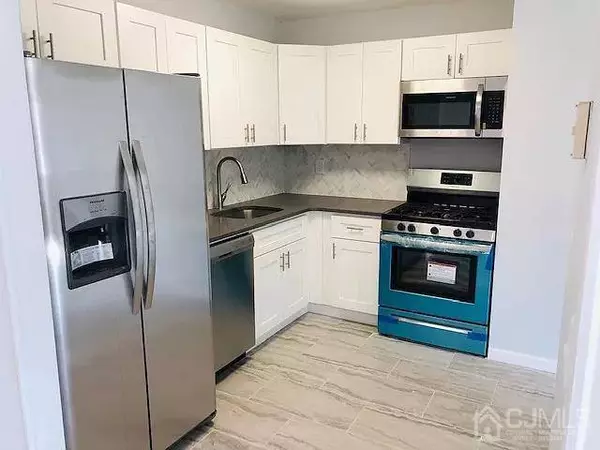 623 Cricket LN, Woodbridge Proper, NJ 07095