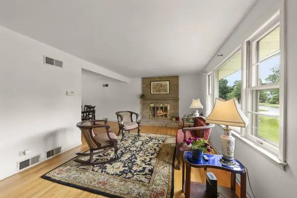 925 Arbor Avenue, Wheaton, IL 60189