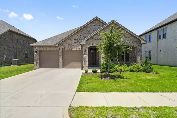 7306 Roaring Springs Road, Arlington, TX 76002