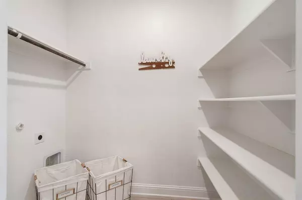 7306 Roaring Springs Road, Arlington, TX 76002