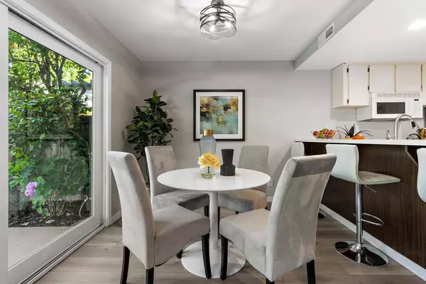 821 Crestwater LN, Sacramento, CA 95831