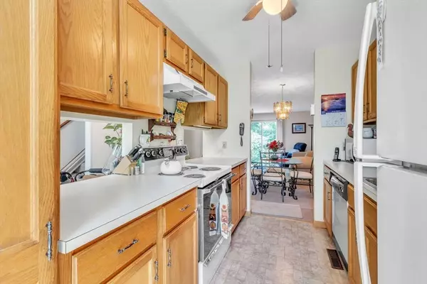 61 Abbey Memorial Dr #142, Chicopee, MA 01020