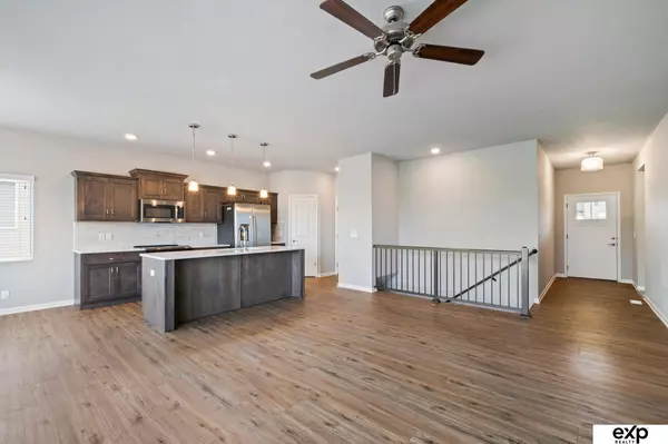 7705 N 108th Street, Omaha, NE 68142