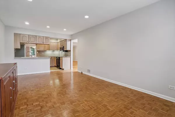 4010 Dundee RD, Northbrook, IL 60062