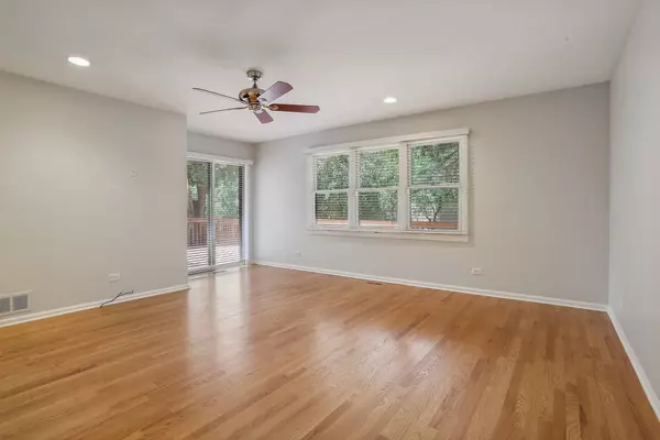 4010 Dundee RD, Northbrook, IL 60062