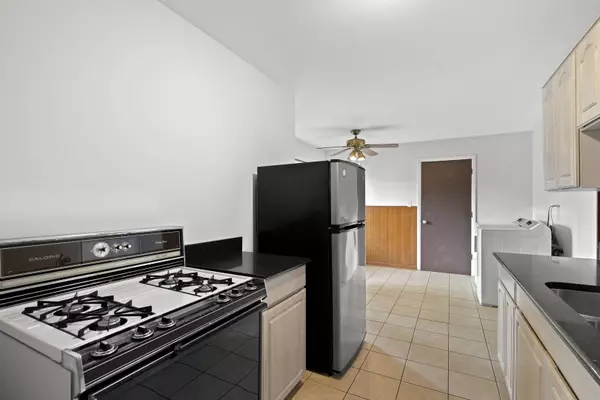 253 E Jeffery Avenue, Wheeling, IL 60090