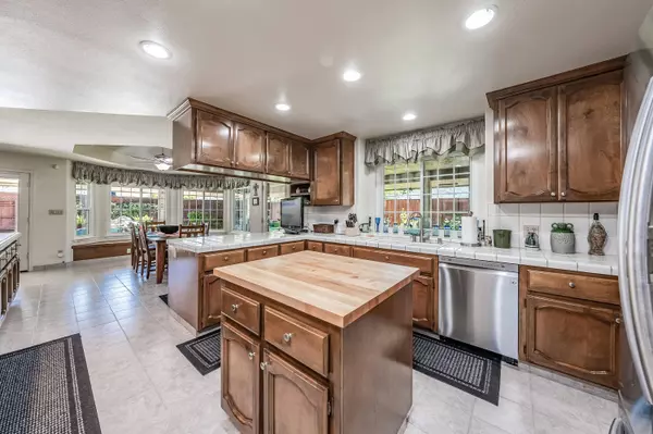 3163 Mckelvy Avenue, Clovis, CA 93611