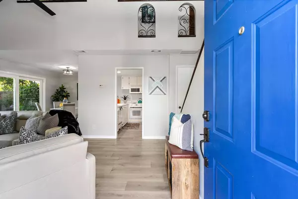 821 Crestwater LN, Sacramento, CA 95831