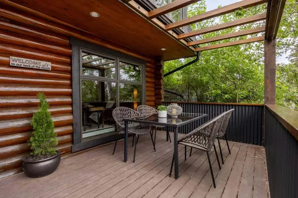 9012 48 AVE NW, Calgary, AB T3B 2B2