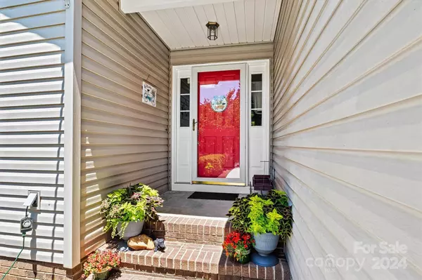 3411 Overbrook DR, Conover, NC 28613