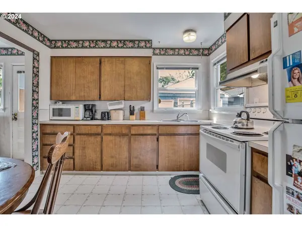 4021 SE 74TH AVE, Portland, OR 97206