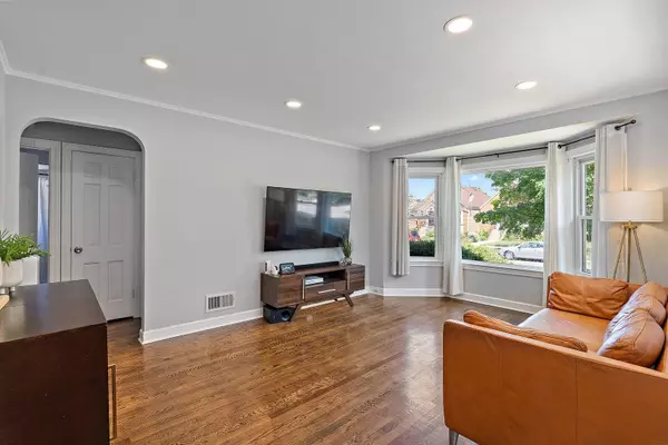 5304 N Moody AVE, Chicago, IL 60630