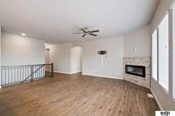 7705 N 108th Street, Omaha, NE 68142