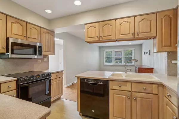 4010 Dundee RD, Northbrook, IL 60062