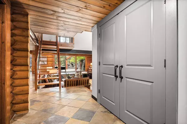 9012 48 AVE NW, Calgary, AB T3B 2B2