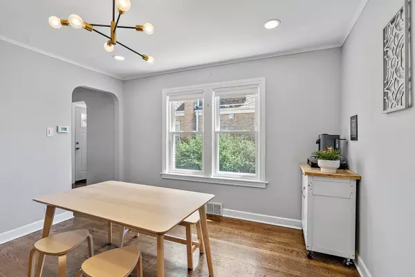 5304 N Moody AVE, Chicago, IL 60630