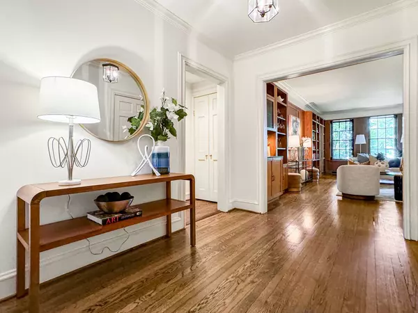 219 E Lake Shore DR #2D, Chicago, IL 60611